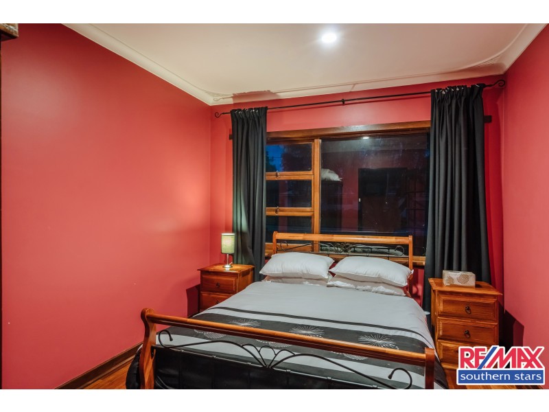 27 Balaka Way, Queens Park WA 6107