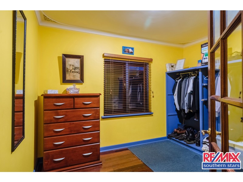 27 Balaka Way, Queens Park WA 6107