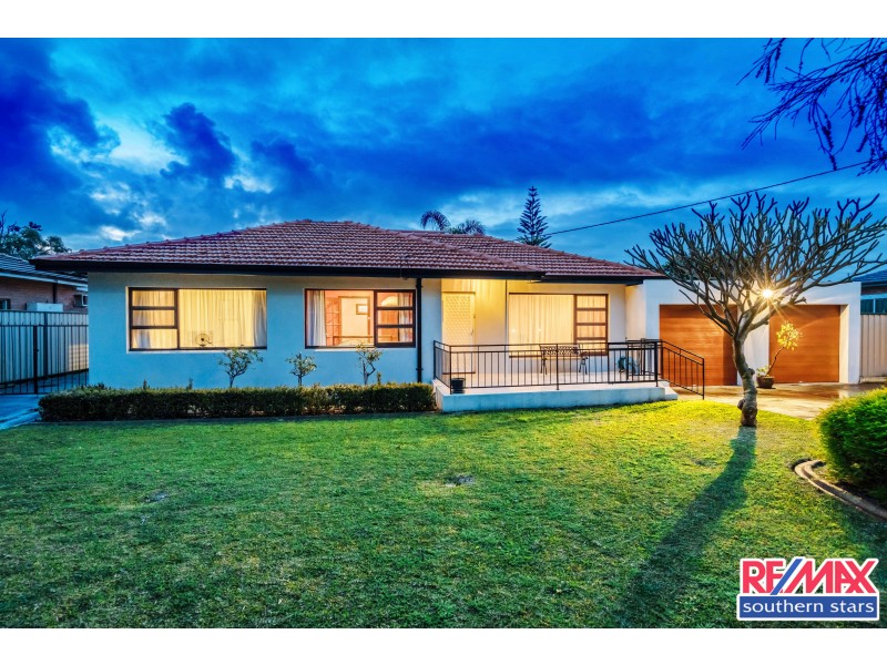 27 Balaka Way, Queens Park WA 6107