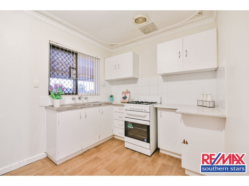 41 Centre Street, Queens Park WA 6107