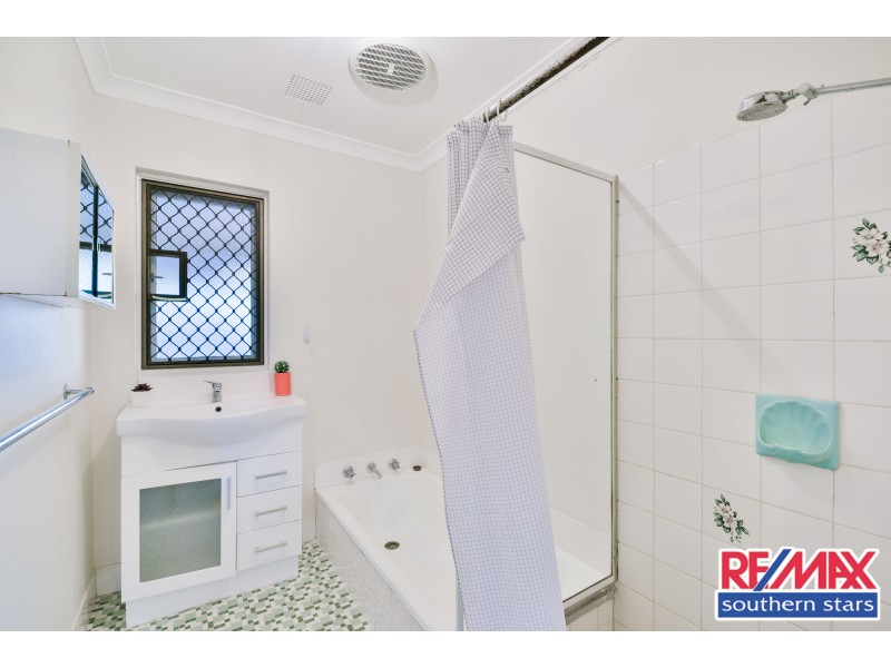 41 Centre Street, Queens Park WA 6107