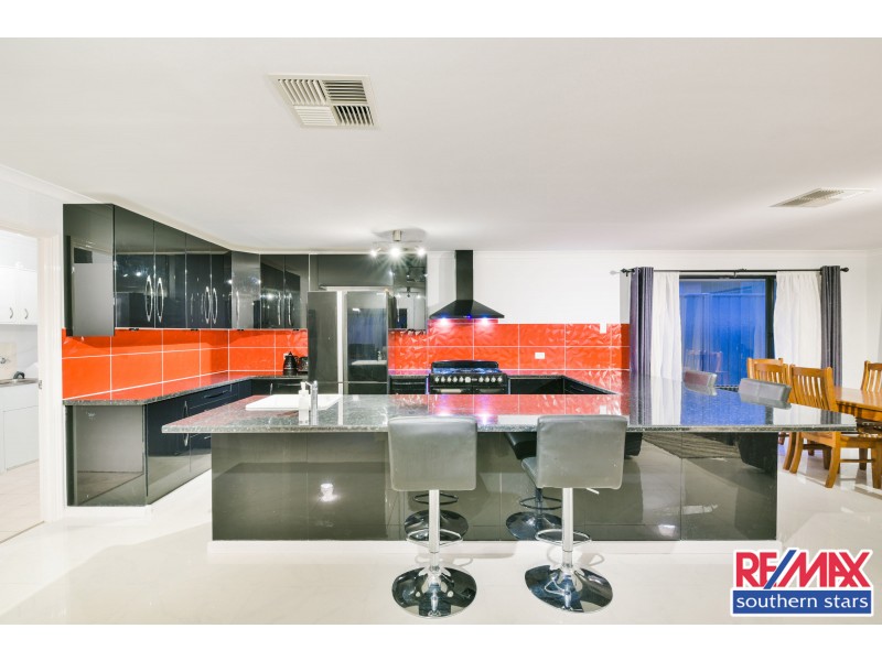 1 Retchford Way, Queens Park WA 6107