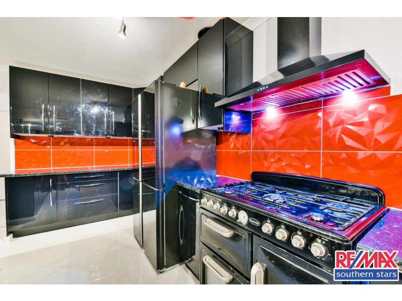 1 Retchford Way, Queens Park WA 6107