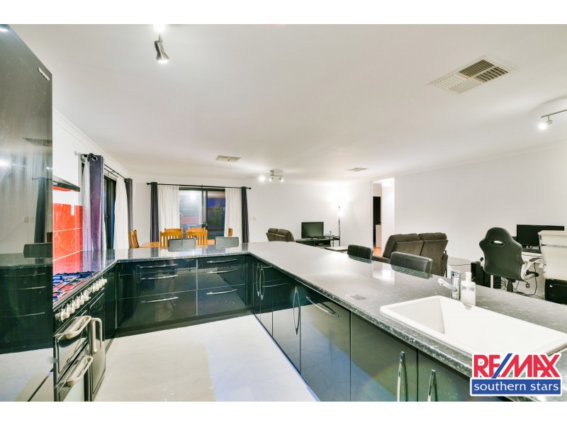 1 Retchford Way, Queens Park WA 6107