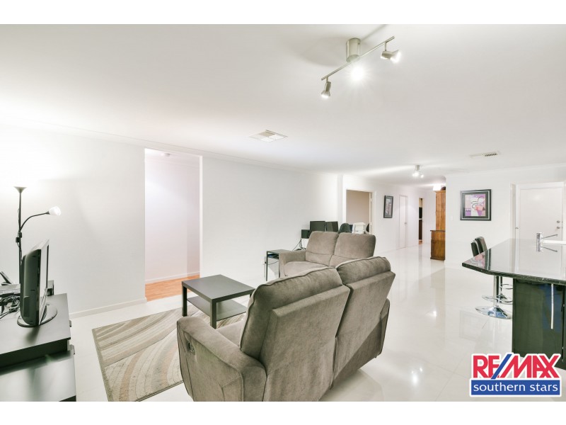 1 Retchford Way, Queens Park WA 6107