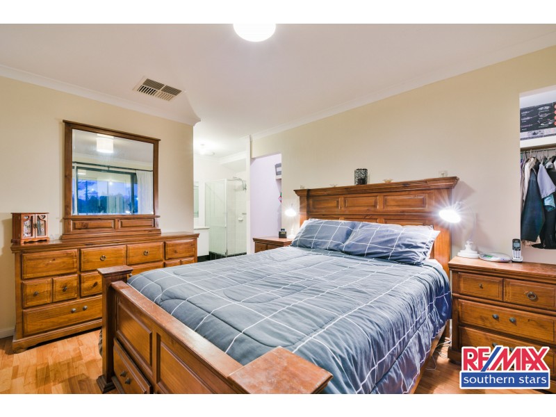 1 Retchford Way, Queens Park WA 6107