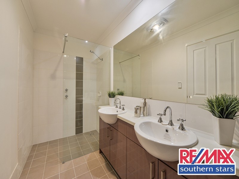 7a Barnsley Street, Queens Park WA 6107