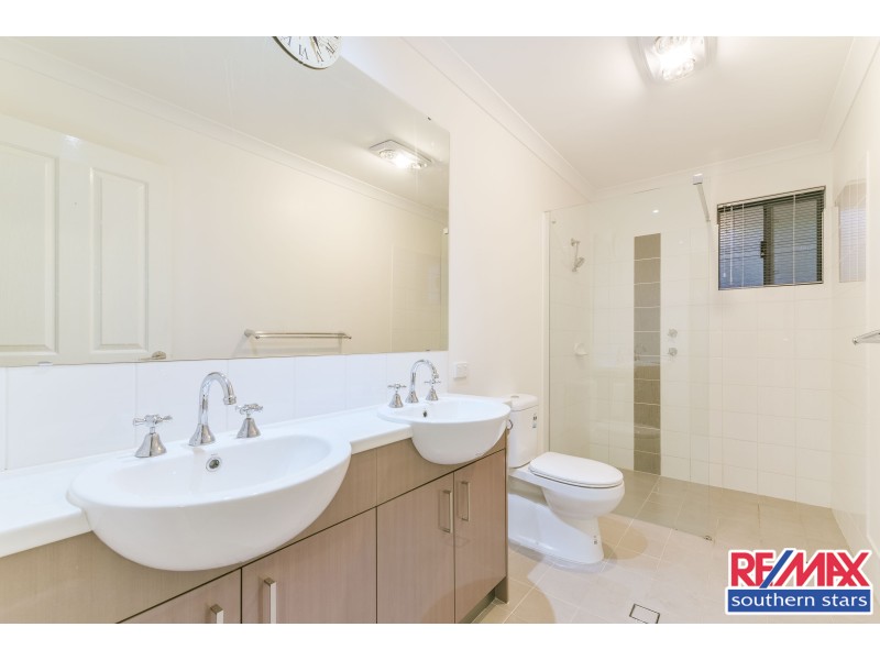 7b Barnsley Street, Queens Park WA 6107