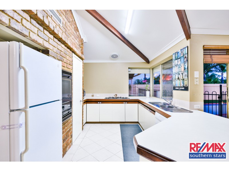 7 Sellen Court, Leeming WA 6149