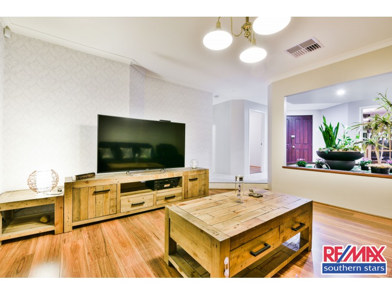 7 Sellen Court, Leeming WA 6149