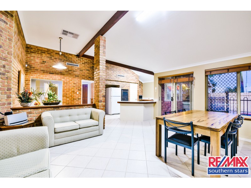 7 Sellen Court, Leeming WA 6149