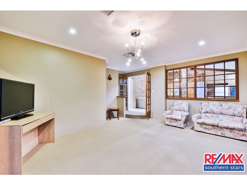 7 Sellen Court, Leeming WA 6149