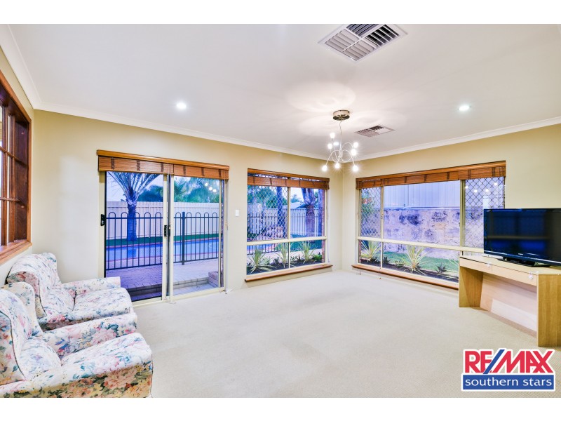 7 Sellen Court, Leeming WA 6149