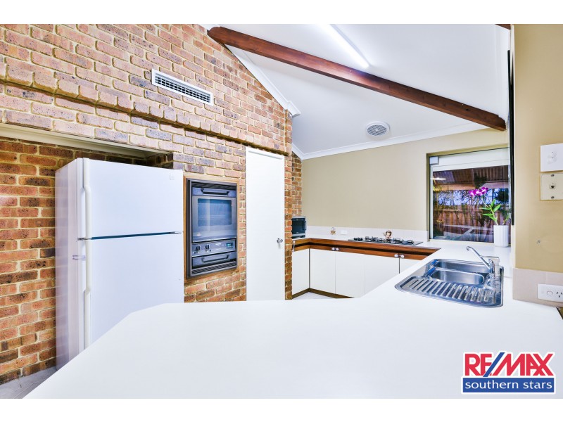 7 Sellen Court, Leeming WA 6149