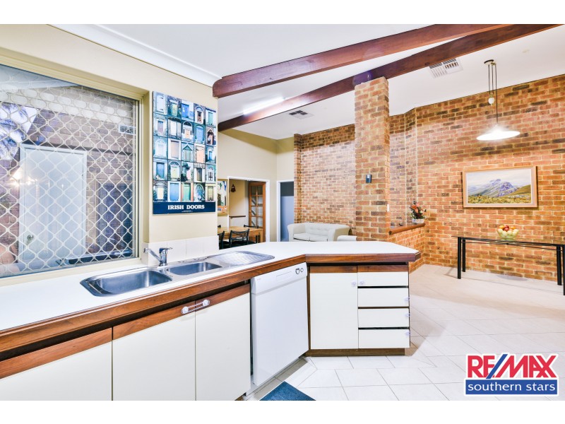 7 Sellen Court, Leeming WA 6149