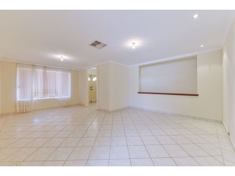 3 Dabchick Close, East Cannington WA 6107