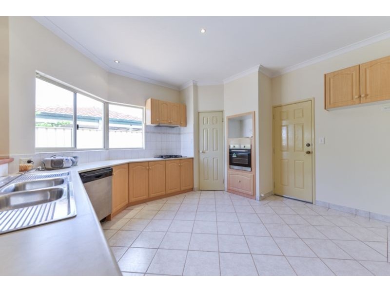3 Dabchick Close, East Cannington WA 6107