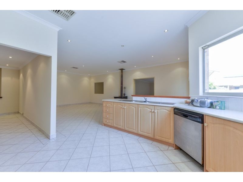 3 Dabchick Close, East Cannington WA 6107
