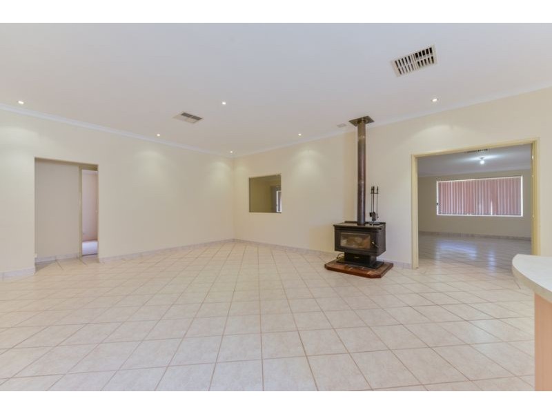 3 Dabchick Close, East Cannington WA 6107