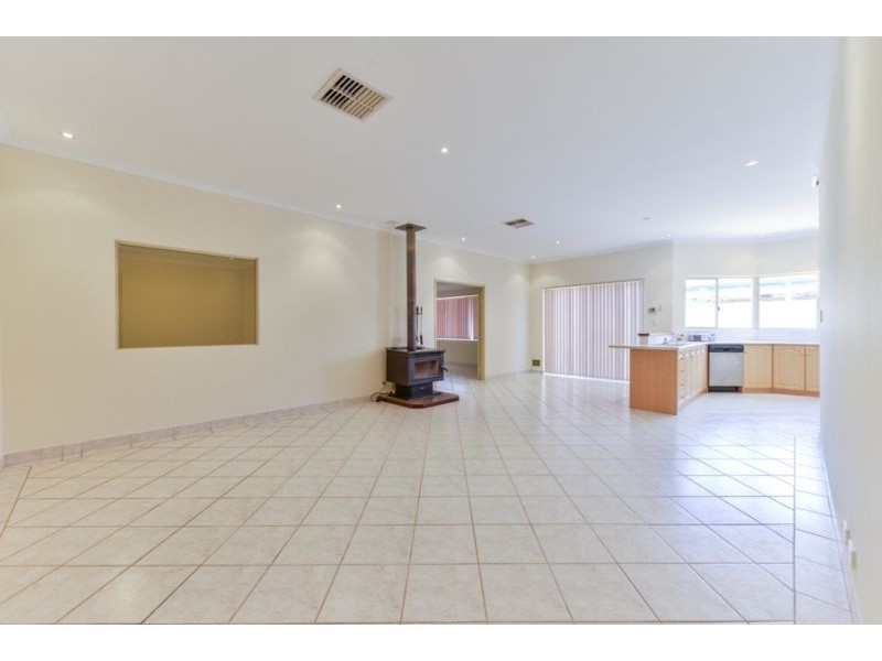 3 Dabchick Close, East Cannington WA 6107