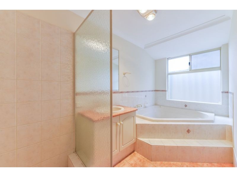 3 Dabchick Close, East Cannington WA 6107