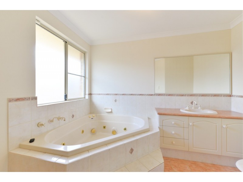 3 Dabchick Close, East Cannington WA 6107
