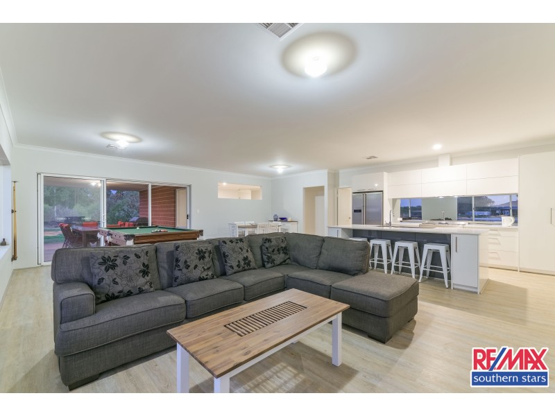 12 Florence Place, Oakford WA 6121