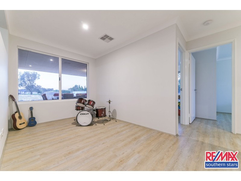 12 Florence Place, Oakford WA 6121