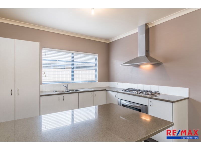 31 Kooya Way, Wattle Grove WA 6107