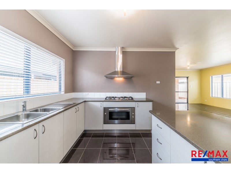 31 Kooya Way, Wattle Grove WA 6107