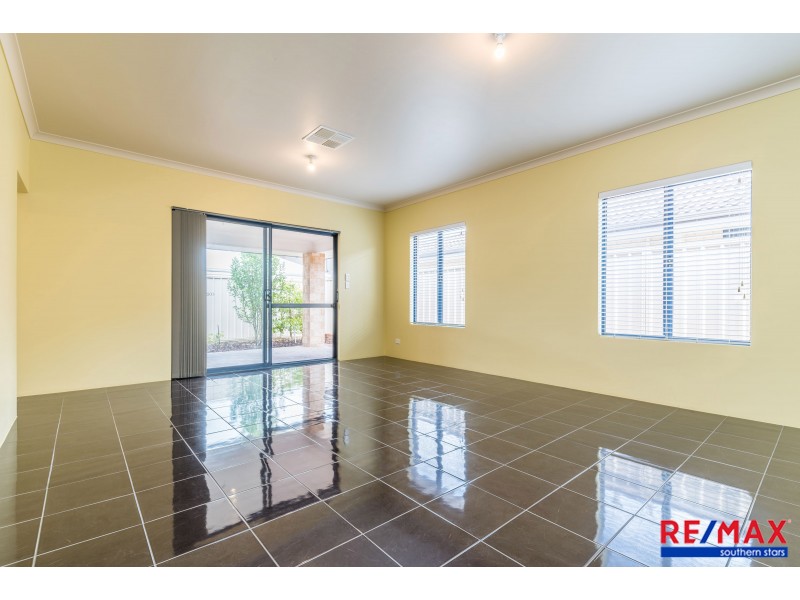 31 Kooya Way, Wattle Grove WA 6107