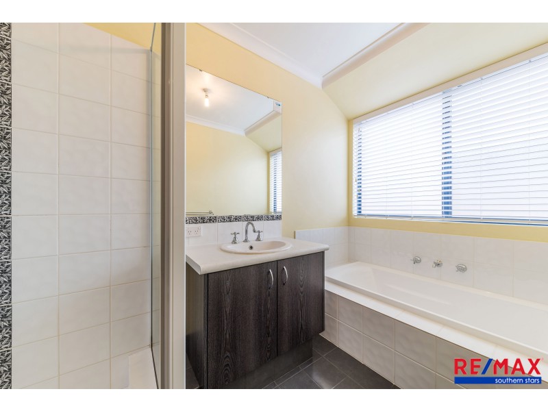 31 Kooya Way, Wattle Grove WA 6107