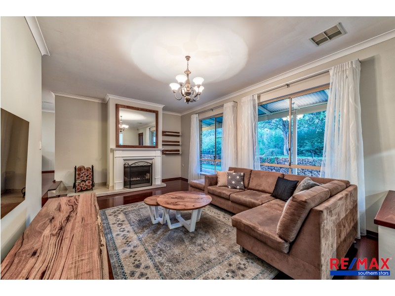 240 Kalang Place, Mundaring WA 6073