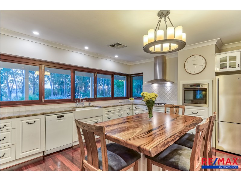 240 Kalang Place, Mundaring WA 6073