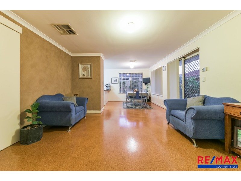 4/17 Civic Gardens, Cannington WA 6107