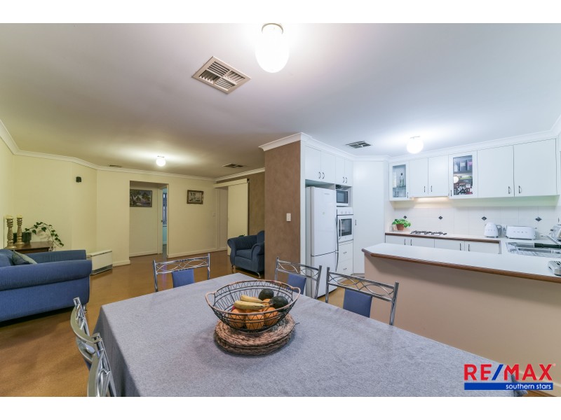 4/17 Civic Gardens, Cannington WA 6107