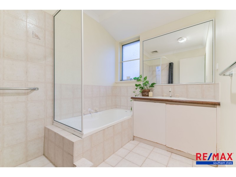 4/17 Civic Gardens, Cannington WA 6107