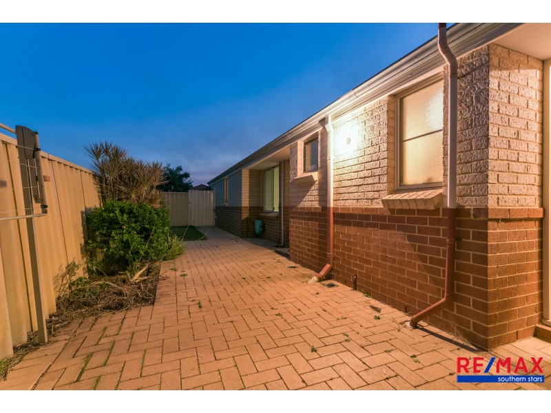 4/17 Civic Gardens, Cannington WA 6107