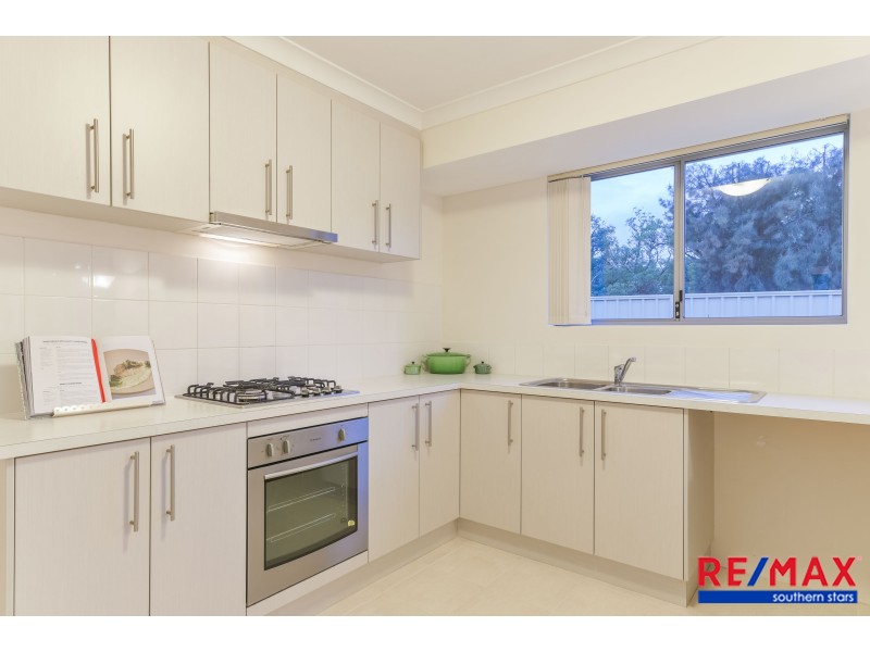 2/337 Wharf Street, Queens Park WA 6107