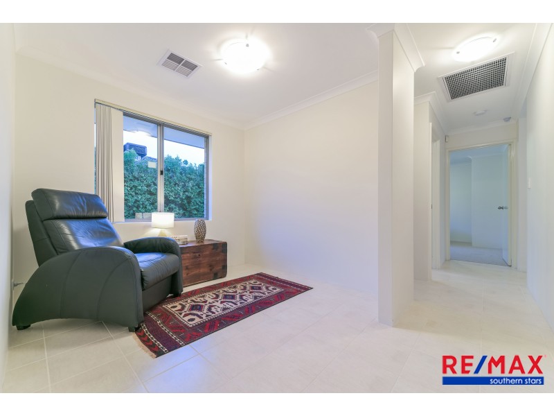 2/337 Wharf Street, Queens Park WA 6107