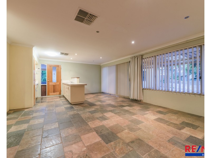 5 Skytown Place, Queens Park WA 6107