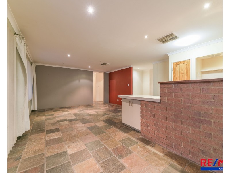 5 Skytown Place, Queens Park WA 6107