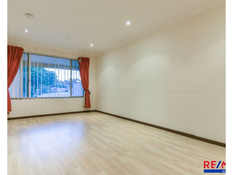 5 Skytown Place, Queens Park WA 6107