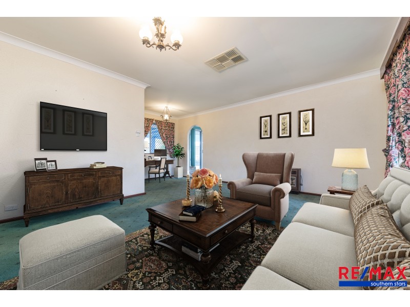 10 Junee Place, Armadale WA 6112