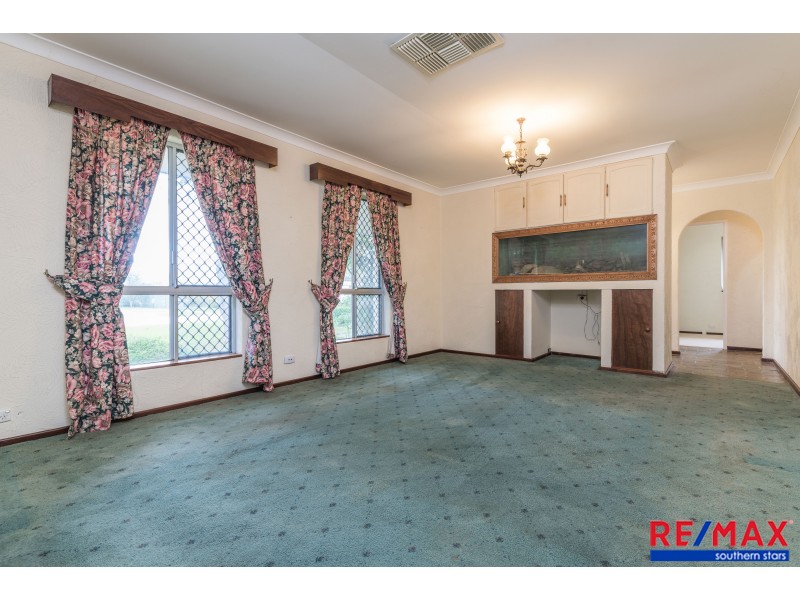 10 Junee Place, Armadale WA 6112
