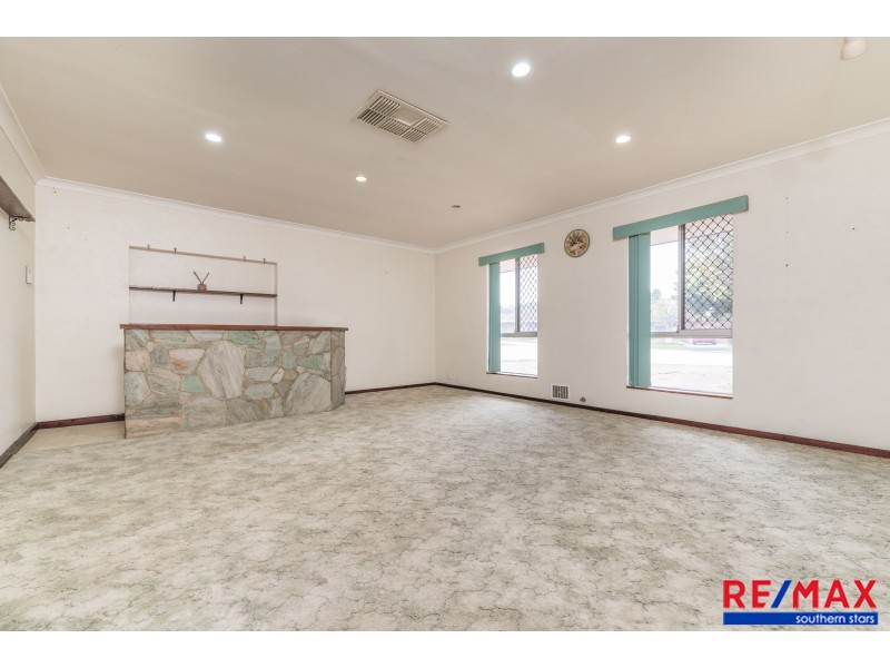 10 Junee Place, Armadale WA 6112