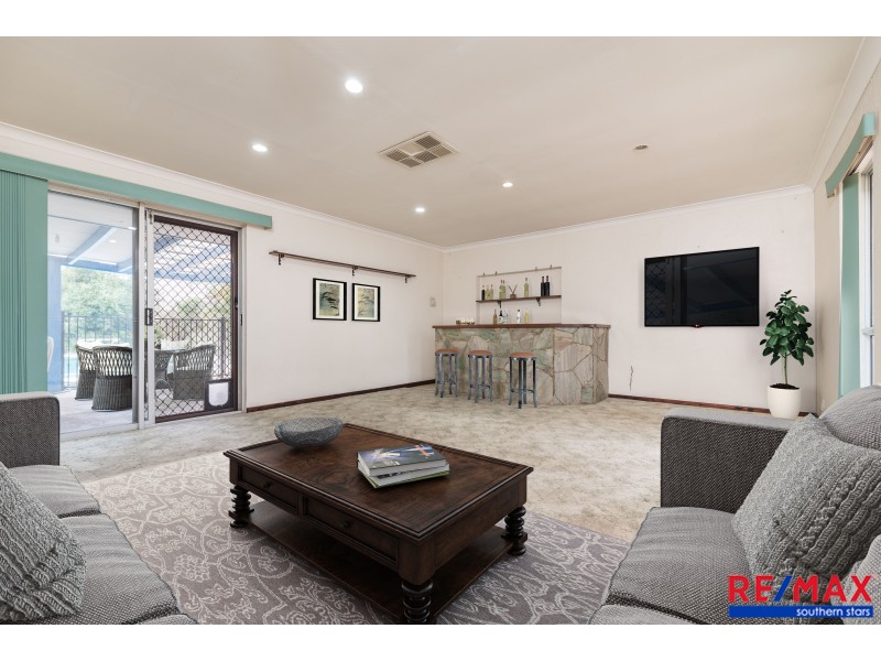 10 Junee Place, Armadale WA 6112
