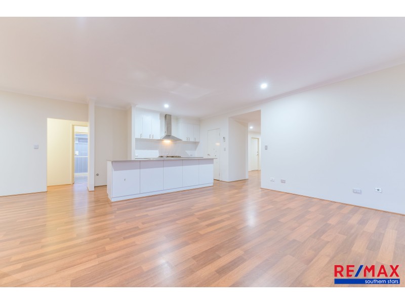 21 Caporn Turn, Queens Park WA 6107