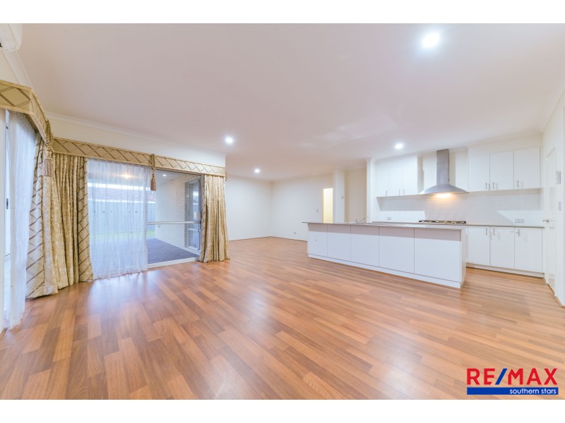 21 Caporn Turn, Queens Park WA 6107