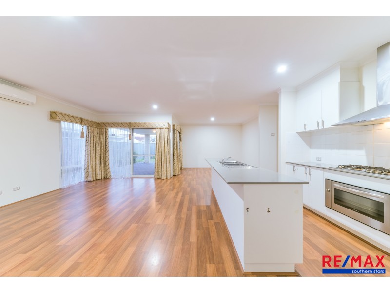 21 Caporn Turn, Queens Park WA 6107